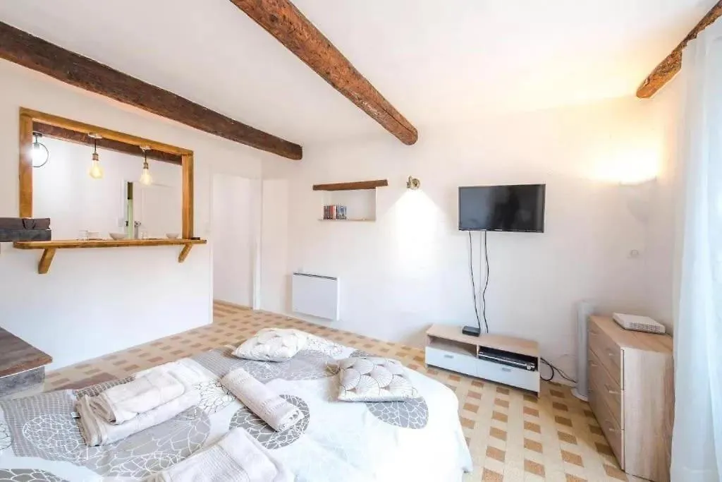 Authentique Studio Au Coeur Du Village Provencal Villeneuve-Loubet